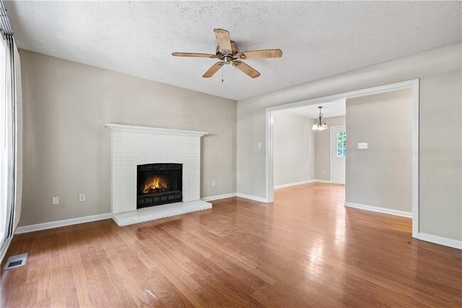 Photo - 1333 Laura Ln