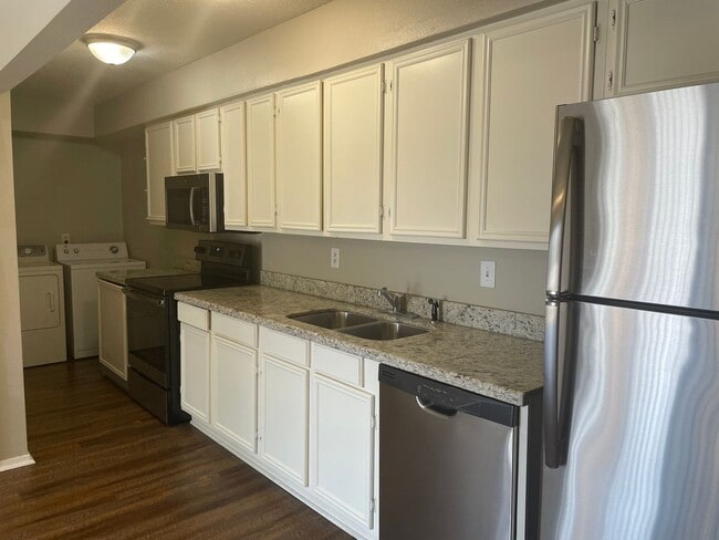 Photo - AUGUST 2026 PRE-LEASE  Spacious Updated 2 ...