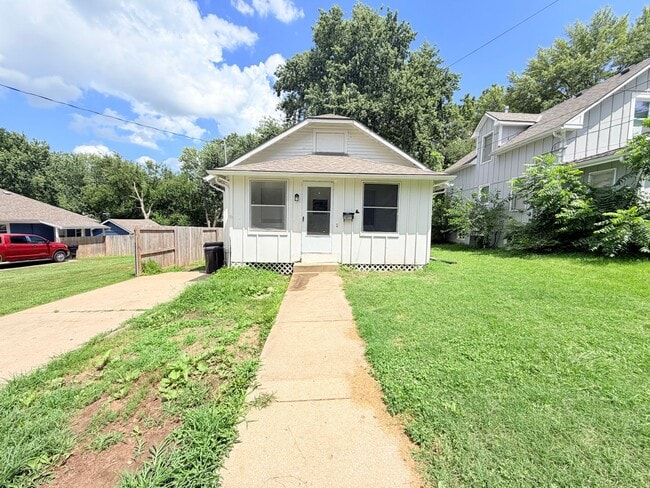 Building Photo - 1317 N Spring St