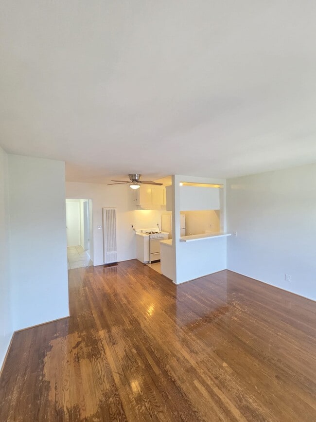 Photo - 4660 Kester Ave Unit 212