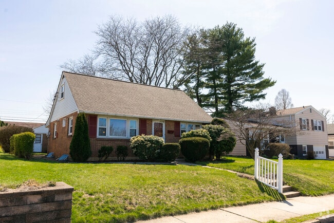 Building Photo - 1316 E Highland St Rental