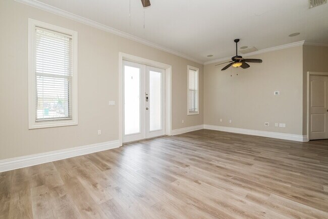 Photo - 2303 14th St W