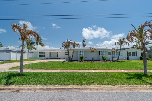 Photo - 458 Sandpiper Dr