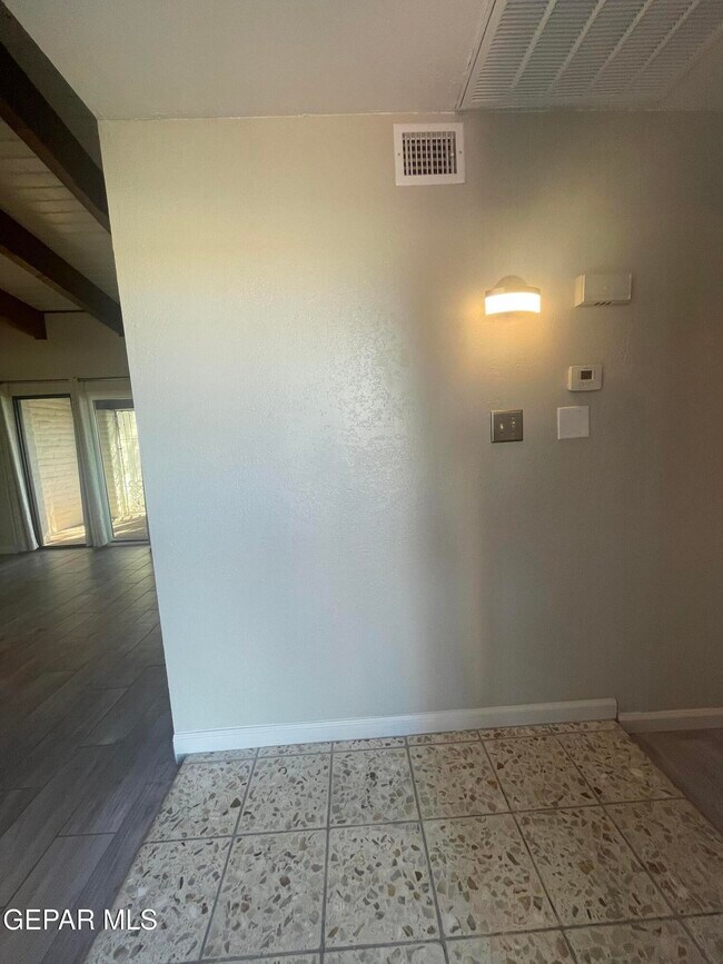 Photo - 15000 Ashford St