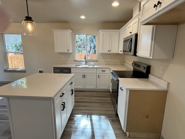 Photo - 2260 Simpson St SE