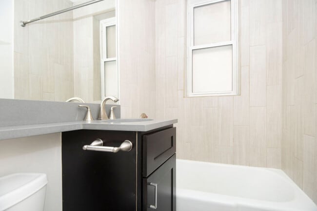 Photo - 517 W Belmont Ave Unit 3