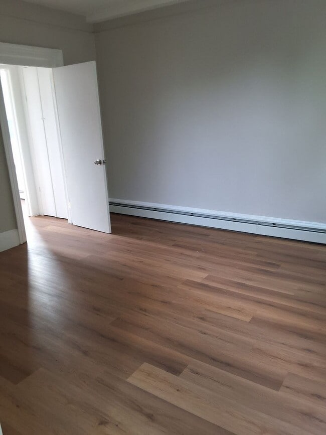 125 W Sidney Ave Unit 4