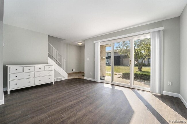 Photo - 8691 Kennedy Cir N