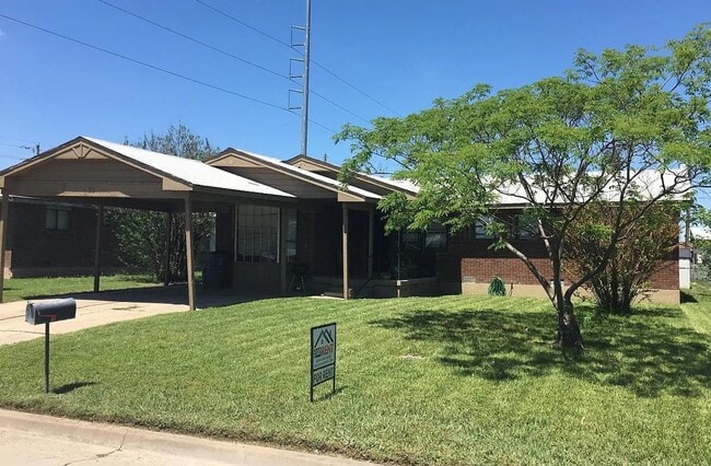 Building Photo - 4923 NW Lindy Ave