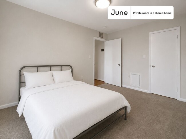 Building Photo - Room in Shared 5 bed/2 bath home in Logan Circle