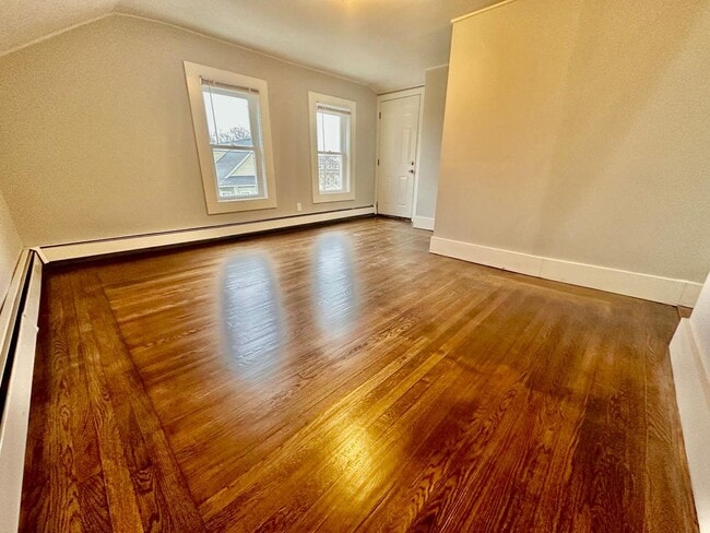 30 Hawthorne St Unit 3 floor