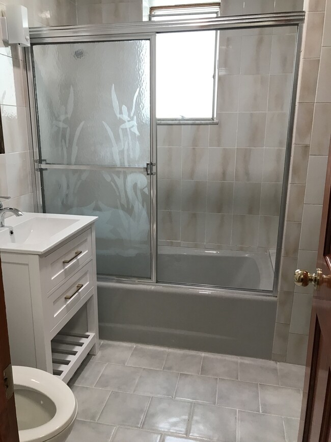 Baño - 1456 Dahill Rd