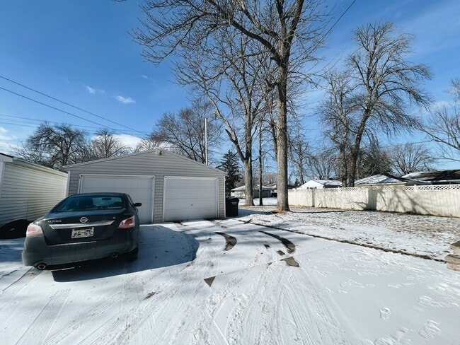 Photo - 2415 S Lawe St