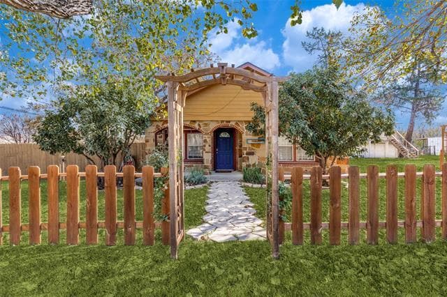 Photo - 301 S Weatherford St