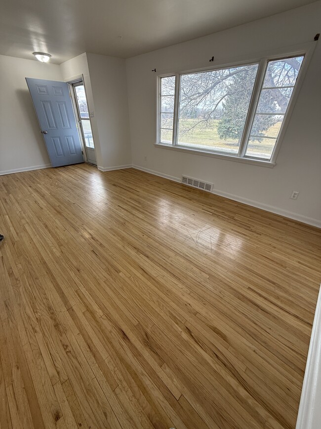 Photo - 628 3rd Ave NW