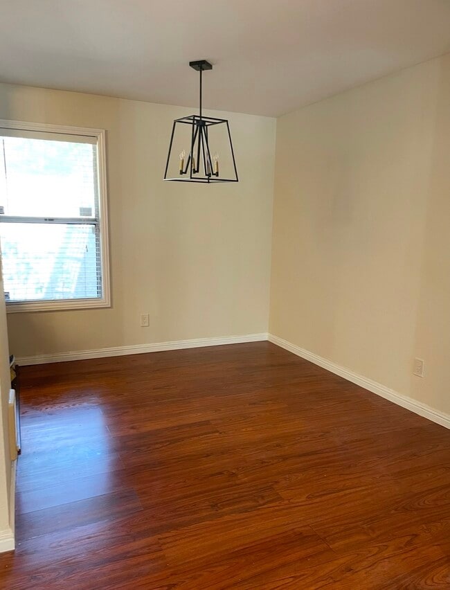 Photo - 713 Canonbury Way