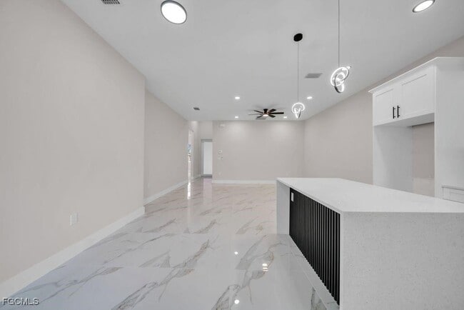 Photo - 734 Jack Ave S