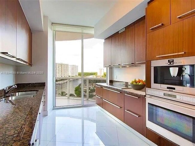 Building Photo - 15901 Collins Ave Unit 705