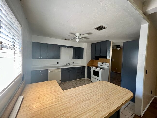 Photo - 429 W Polk St