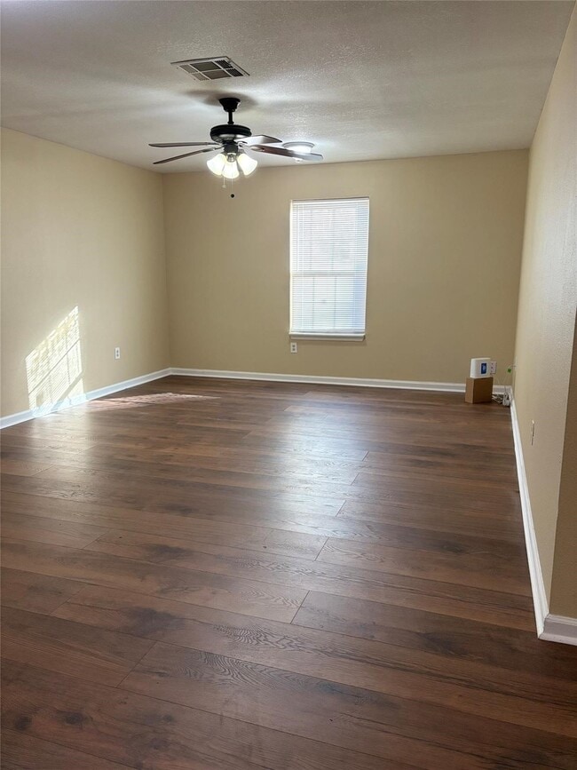 Photo - 6820 Petre Dr