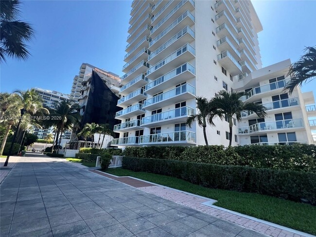 Photo - 2457 Collins Ave Unit 402