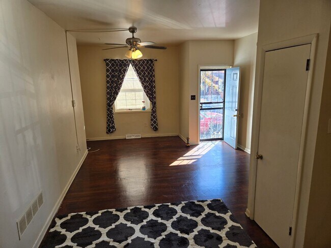 Photo - 3 Bedroom 1 Bathroom Townhouse