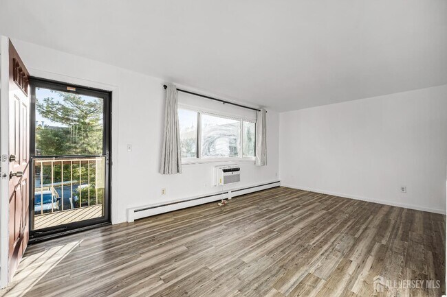 Photo - 128 Cricket Ln