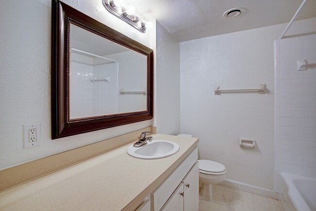 Photo - 1624 Marshall St Unit 4