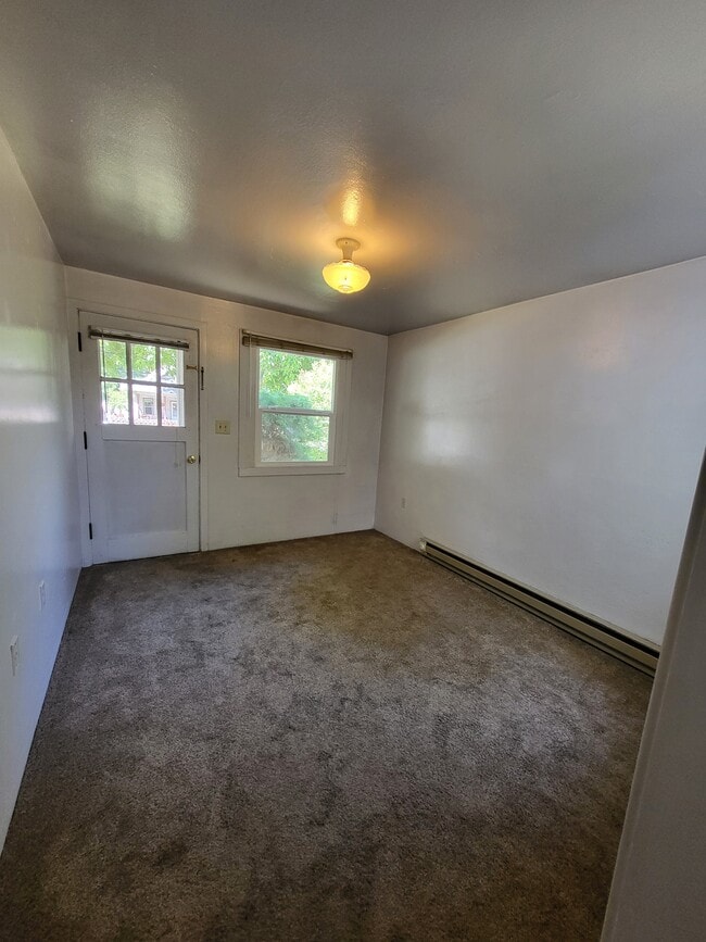 Building Photo - 302 1st Ave Unit 1