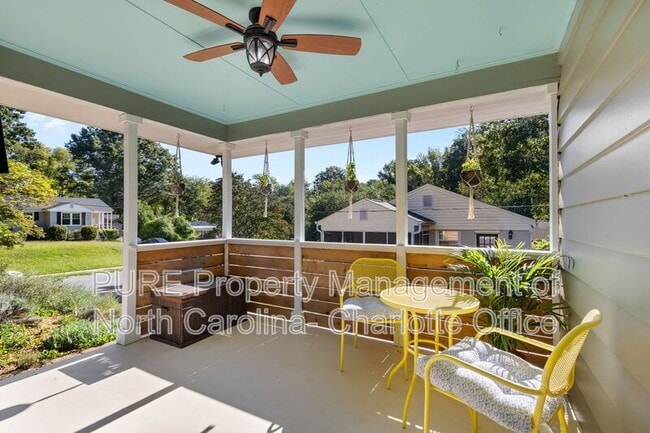 Photo - 1638 Academy St