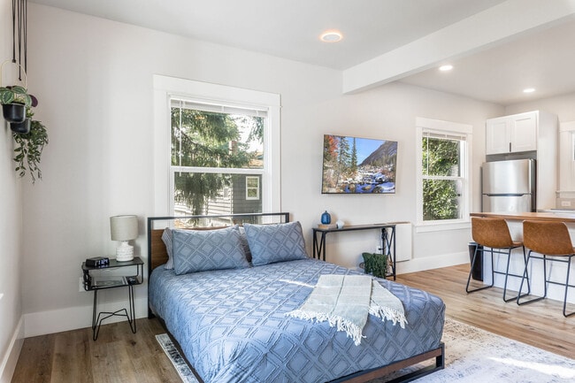 Photo - 944 S Ridgewood Ave