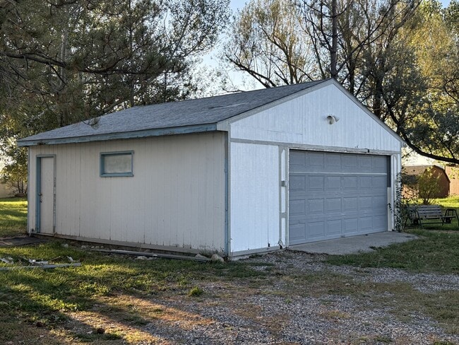 Photo - 758 W G Rd
