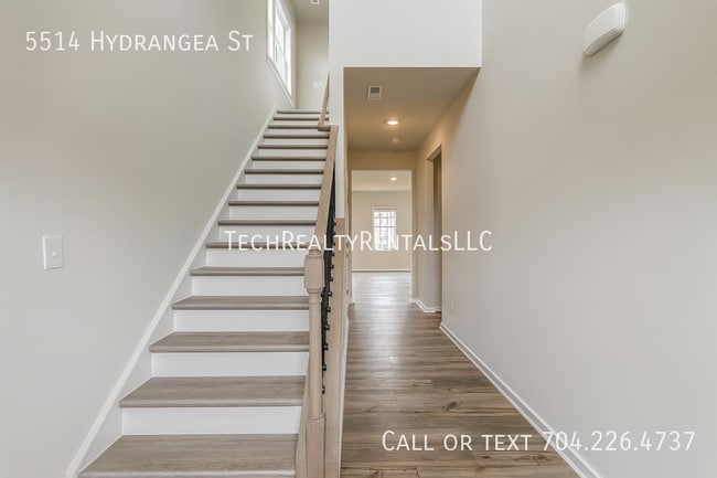 Photo - 5514 Hydrangea St