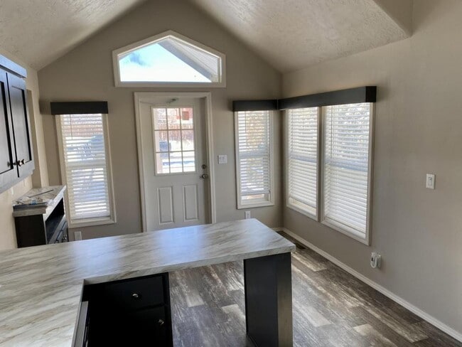 Photo - 405 S 1st St