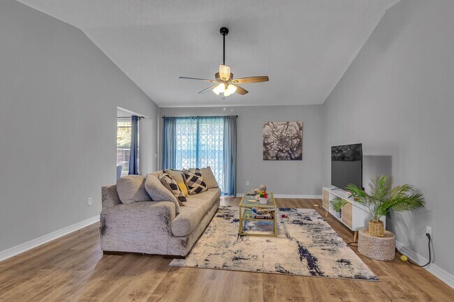 Photo - 205 Trish Dr