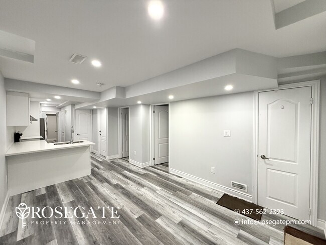 Photo - All-Inclusive 2-Bedroom Unit with Parking in Brampton (Utilities Included) Unité 2