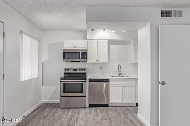 Building Photo - 1029 S Wilson St Unit 14