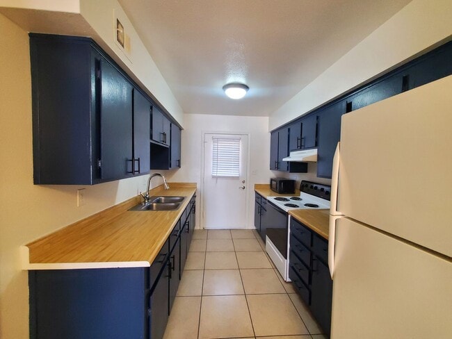 Building Photo - 4533 E Contessa St Unit 02