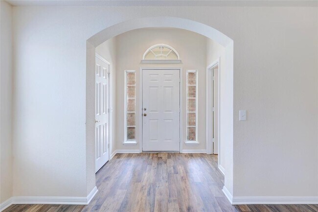 Photo - 324 Avalanche Ave