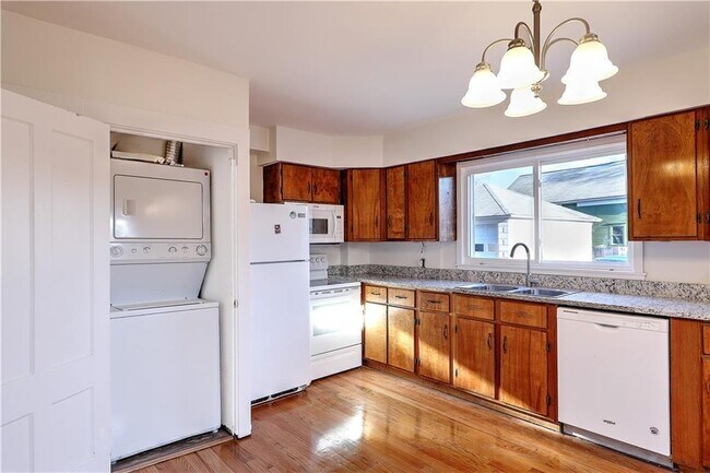 Photo - 292 Pleasant St Unit 1