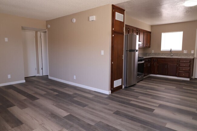 Photo - 442 W Moyer Ave