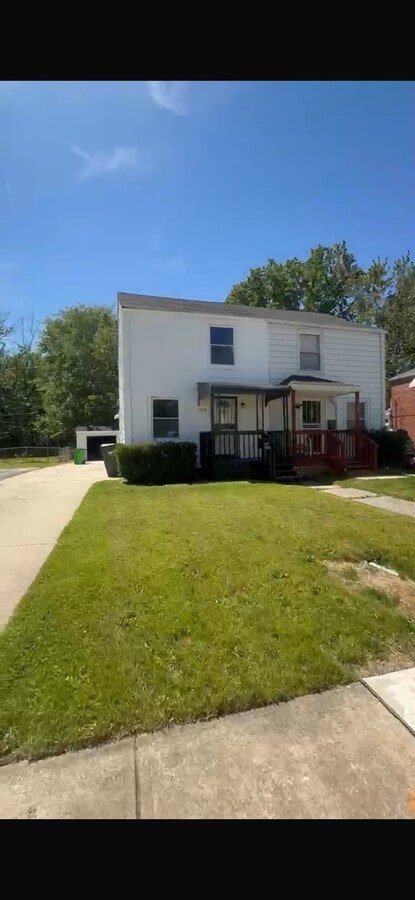 Photo - 1550 E 256th St
