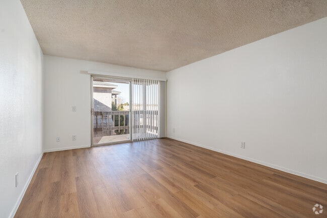 2 habitaciones, 2 baños, 964 pies cuadrados, sala de estar