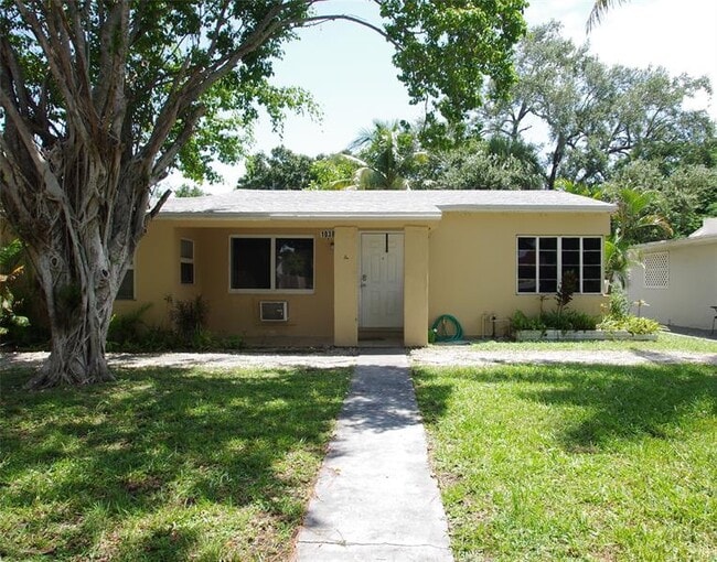 Building Photo - 1038 NW 7th Ave Unit A