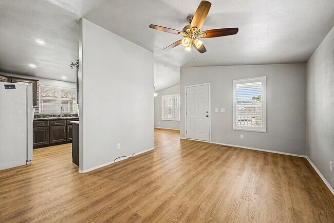 1702 E Michelle Dr