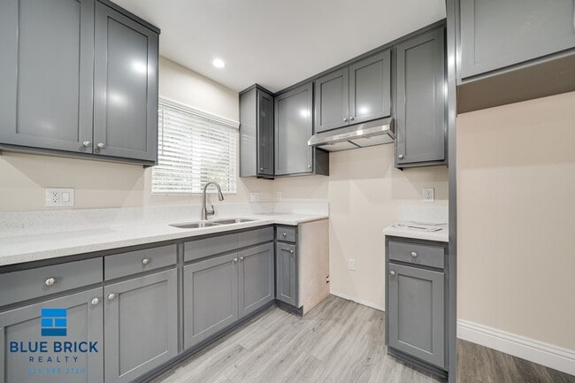 Building Photo - 2724-2724 Lanfranco St