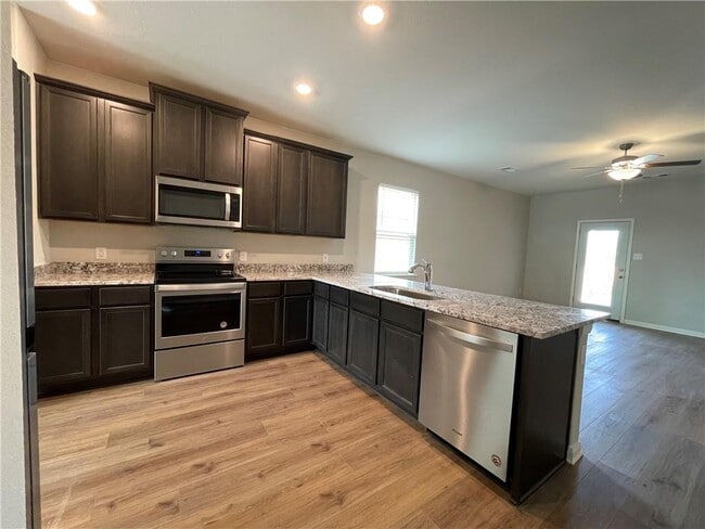 Photo - 508 Republic Dr