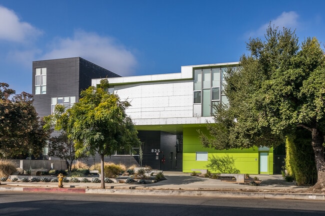 Building Photo - 825 Kings Rd