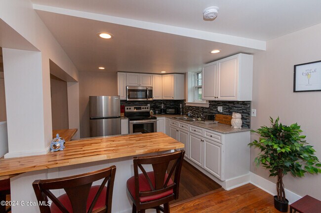 Photo - 461 N Main St Unit 1