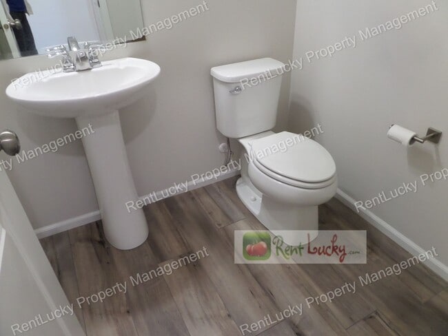 Photo - Fantastic 3-Bedroom + Den + Bonus Room Home with A/C in Milton!